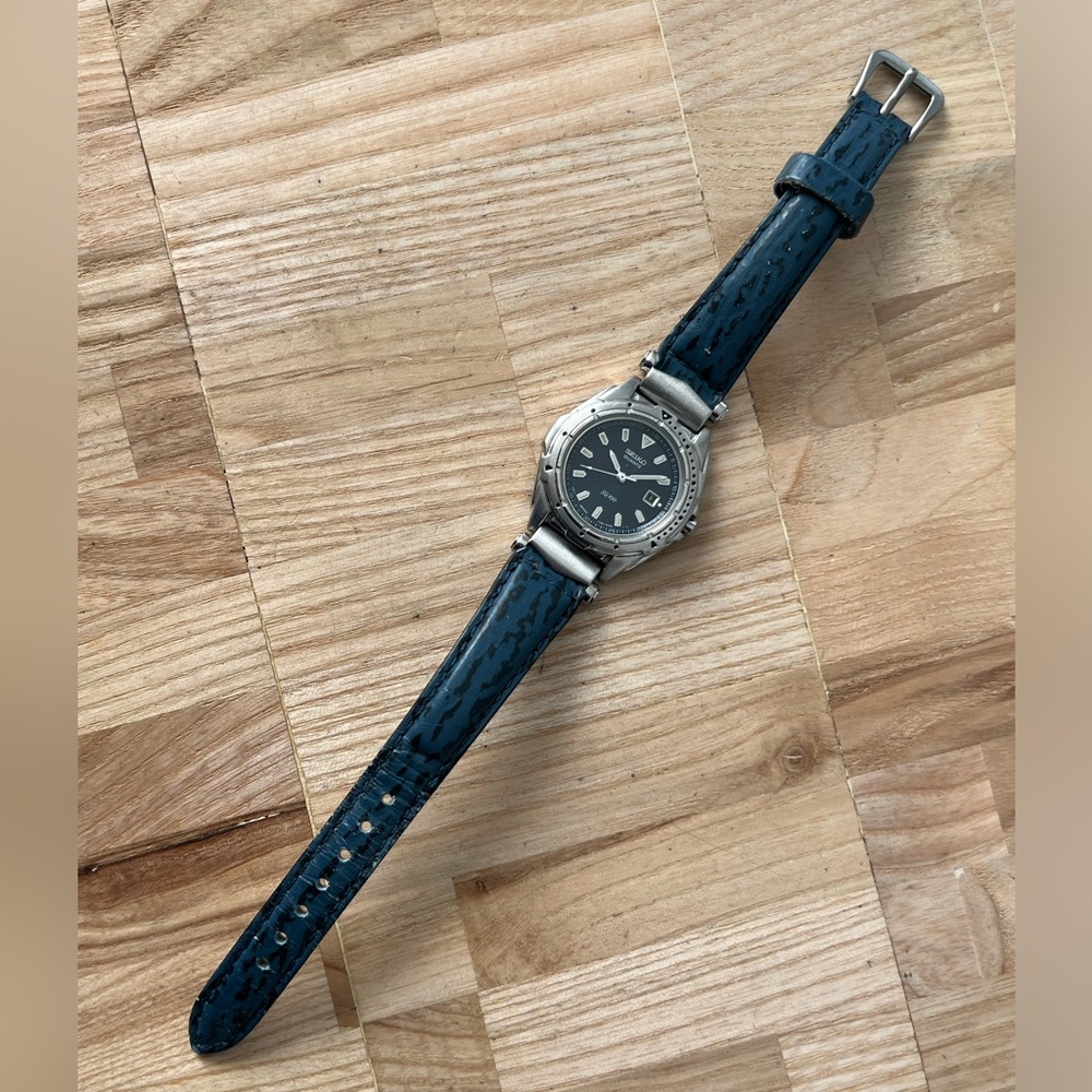 Seiko Rare Vintage Ladies Watch Blue Dial Stainless Case 10 BAR, Blue Leather - Picture 8 of 16